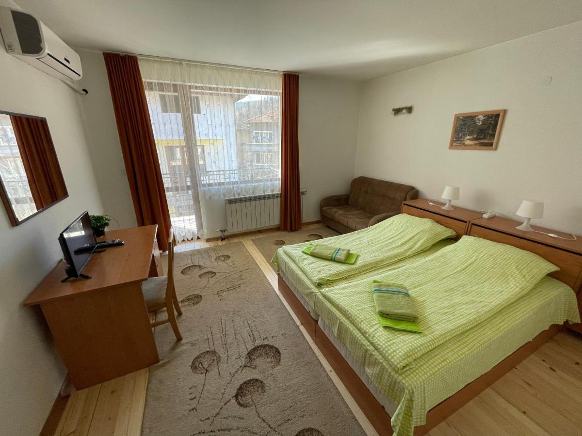 Guest Rooms Biju Tryavna Esterno foto