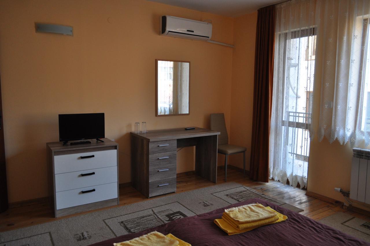 Guest Rooms Biju Tryavna Esterno foto