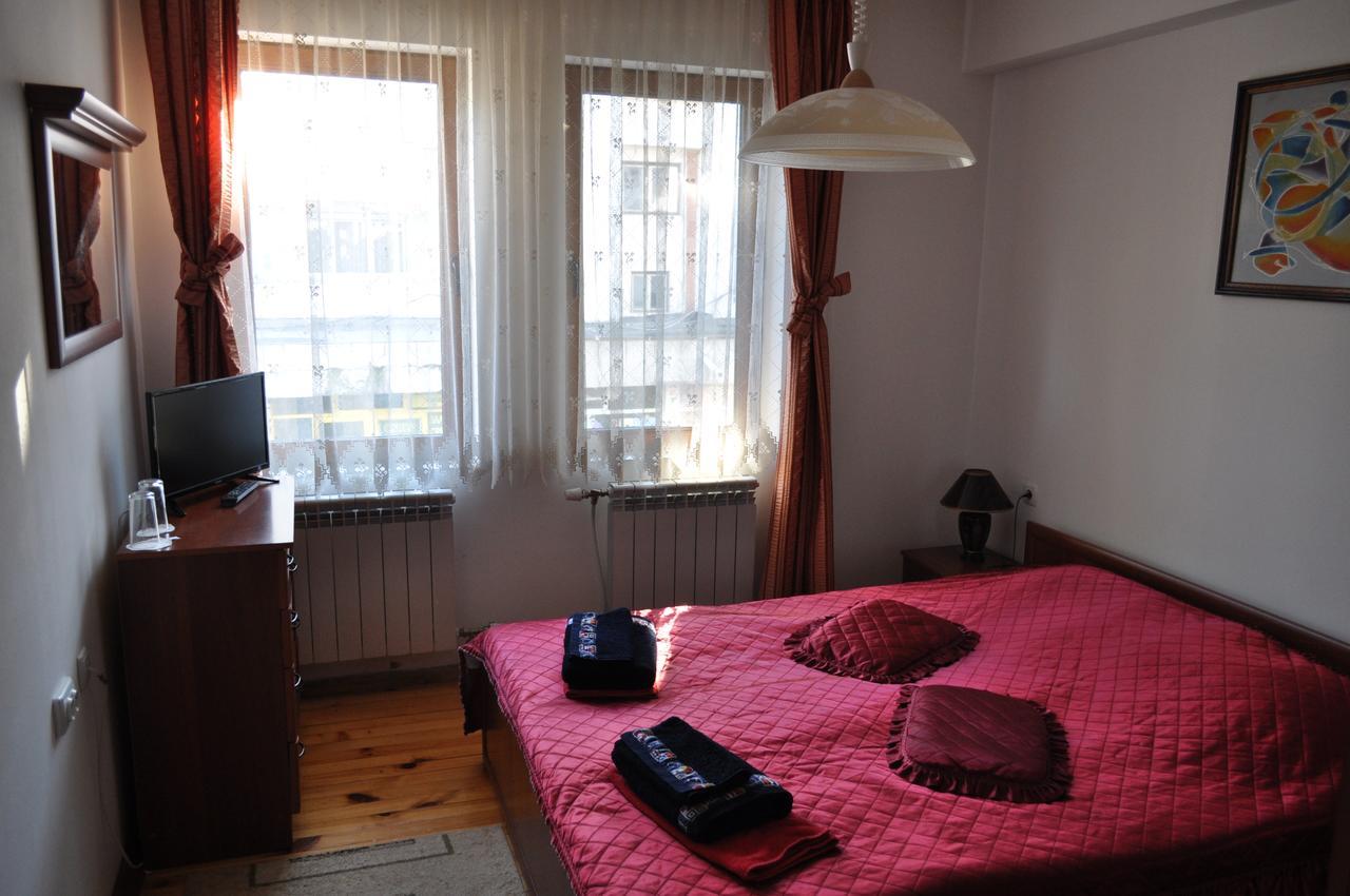 Guest Rooms Biju Tryavna Esterno foto