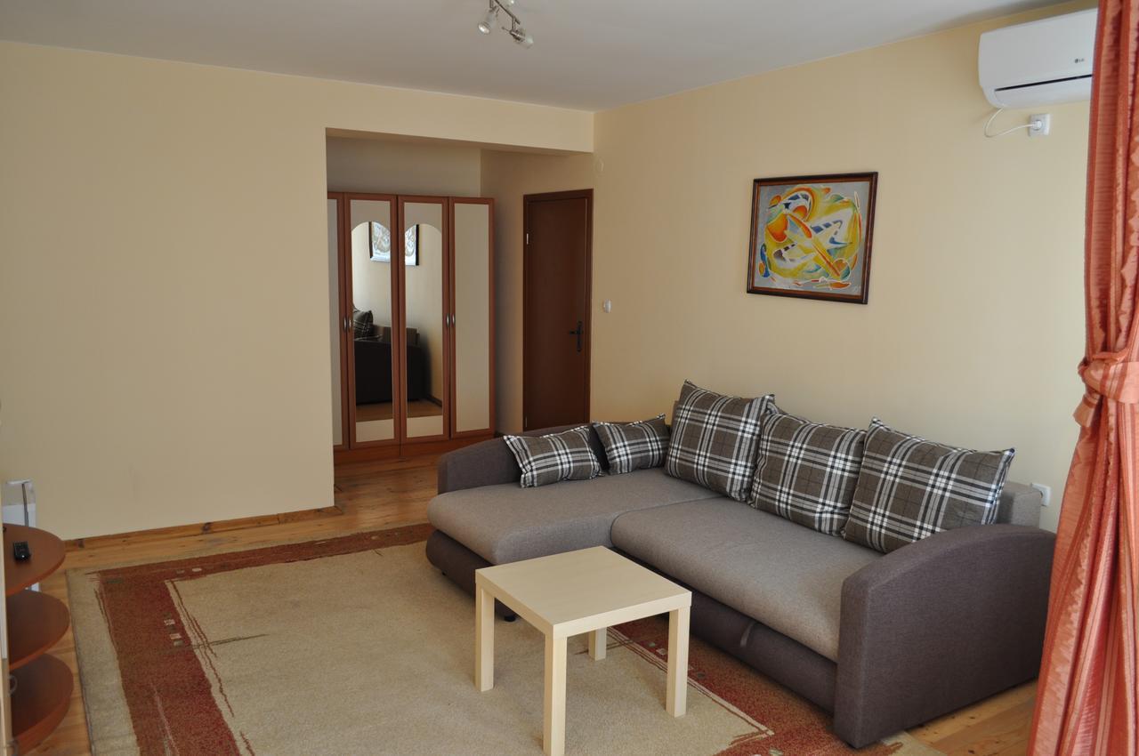 Guest Rooms Biju Tryavna Esterno foto