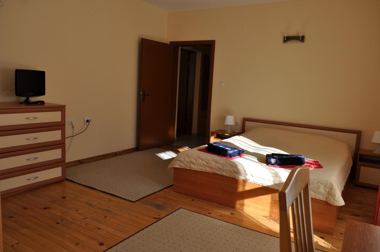 Guest Rooms Biju Tryavna Esterno foto